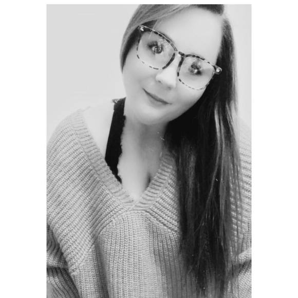 Meet your Posher, Danielle - Picture 1 of 1